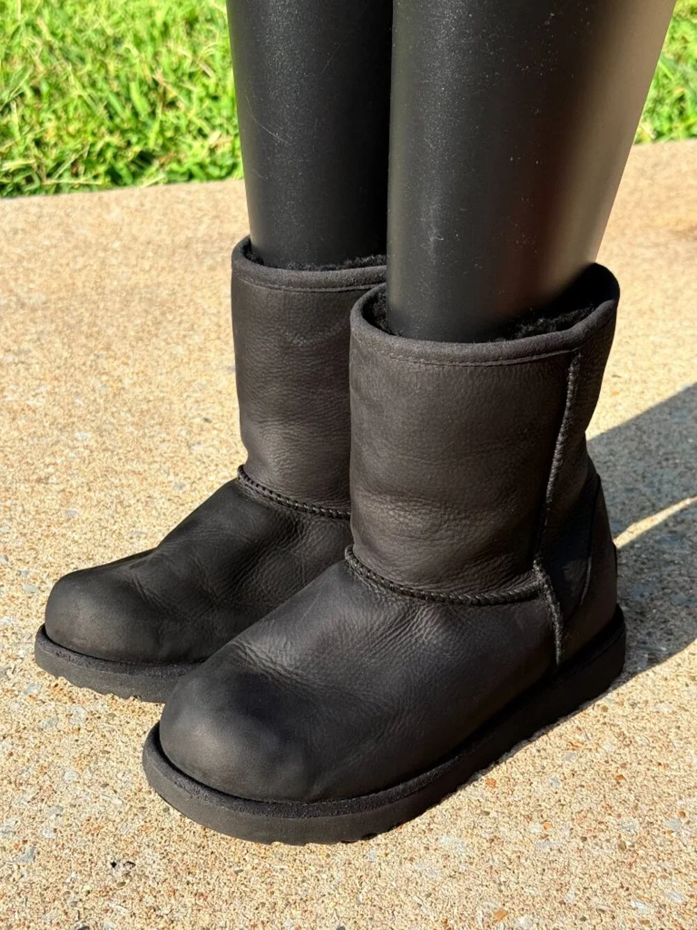 UGG Kids Classic Short II Black Waterproof Boots Size 2 Cozycore Winter 4084